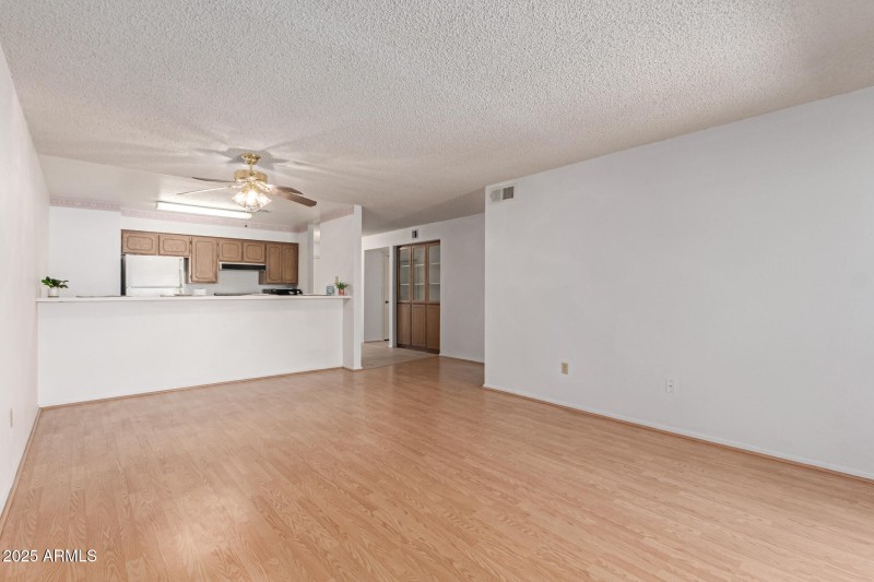 NO CARPET!!!