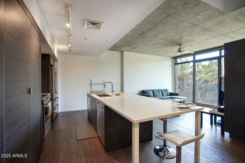 100 W PORTLAND ST 404