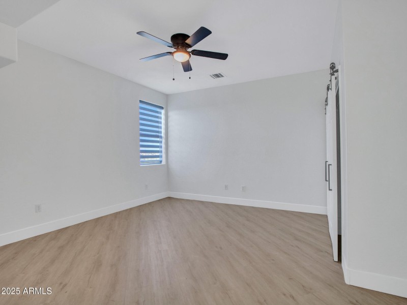 06-Bedroom-(1)