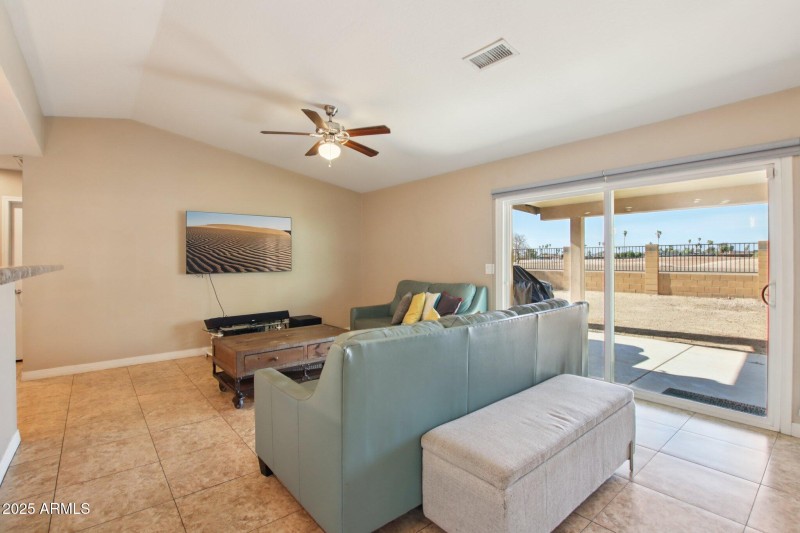 7-web-or-mls-W Devonshire Ave-S2008-007