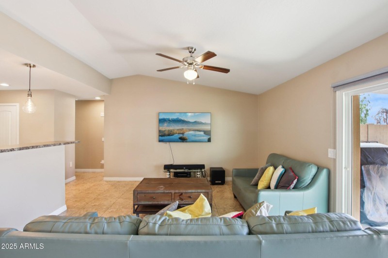 8-web-or-mls-W Devonshire Ave-S2008-008
