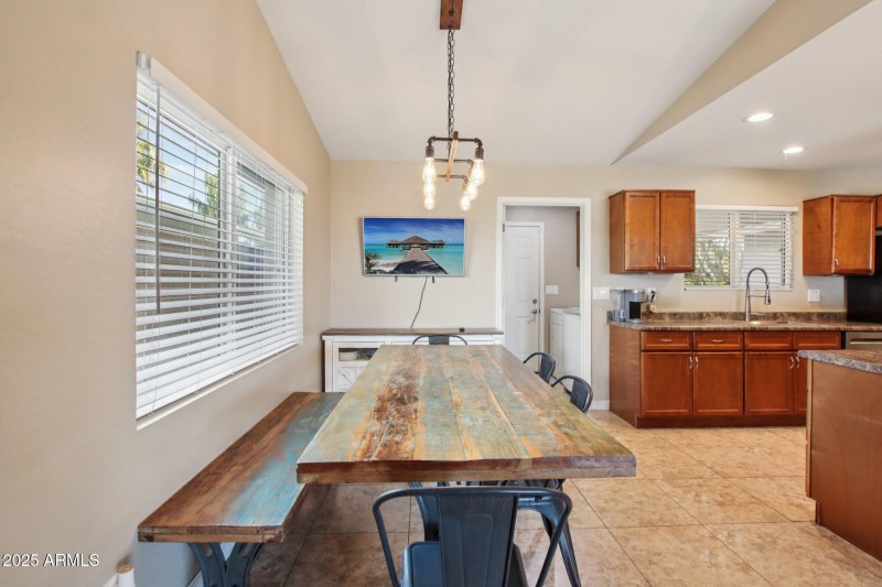 11-web-or-mls-W Devonshire Ave-S2008-011