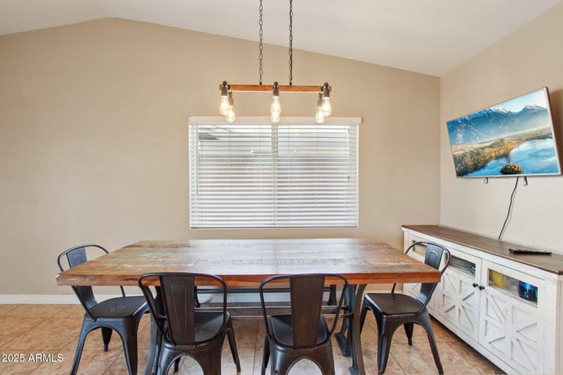 12-web-or-mls-W Devonshire Ave-S2008-012