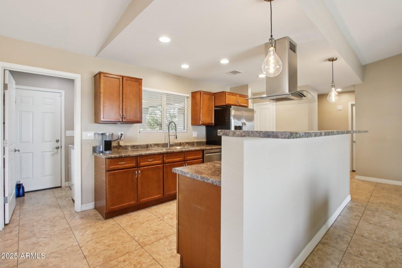 13-web-or-mls-W Devonshire Ave-S2008-013