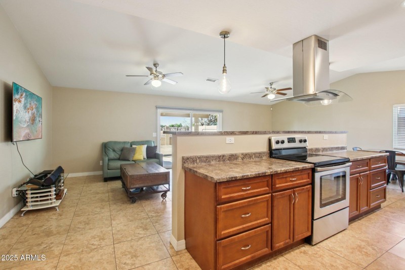 15-web-or-mls-W Devonshire Ave-S2008-015