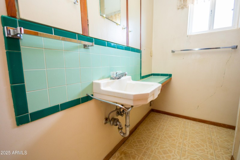 Hallway Bathroom IMG_9435