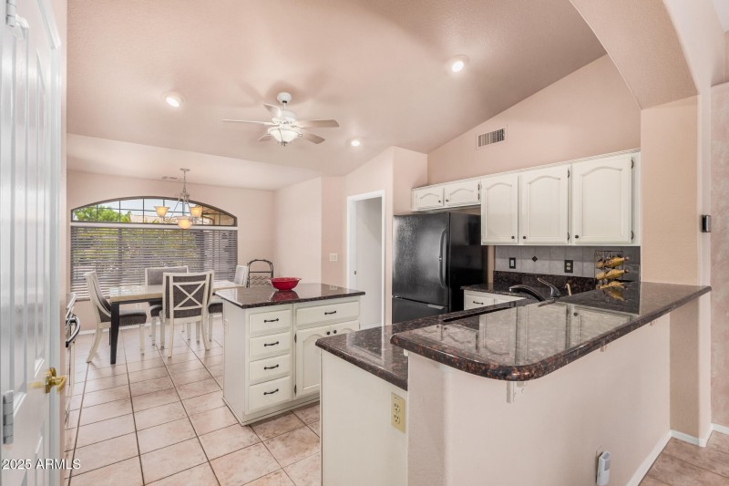 11 Eat-in Kitchen