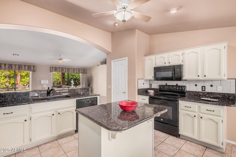 12 Kitchen Island .& Pantryjpg