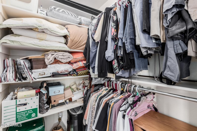 21 Walk-in Closet