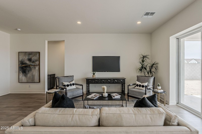 12-web-or-mls-Horse Trail Way-12
