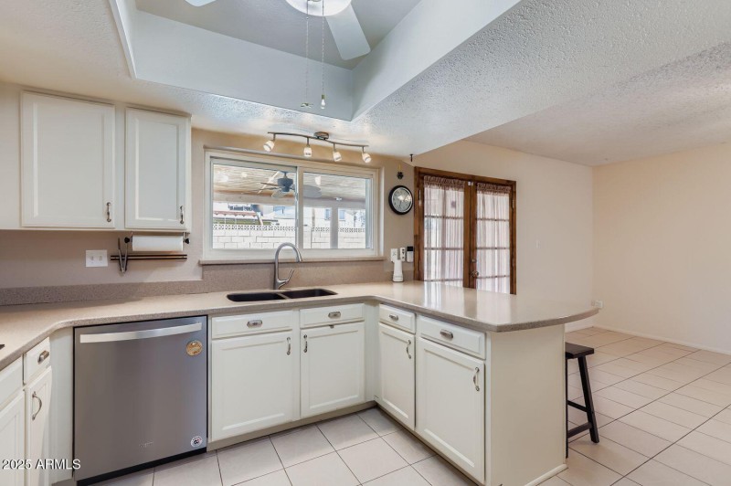 Kitchen/Family Rm