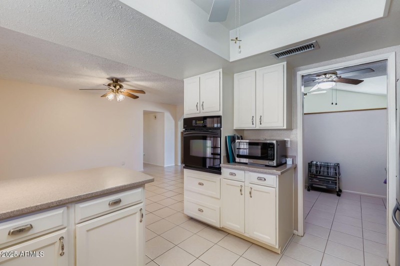 Kitchen/Bkfst Rm