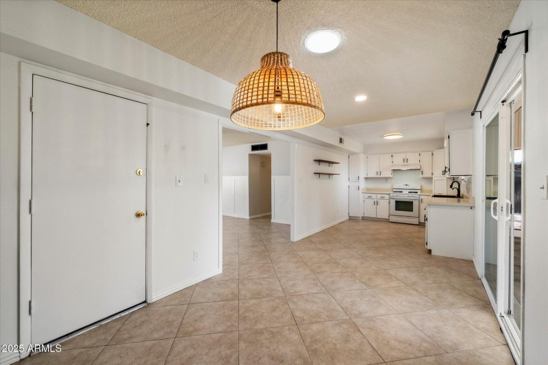 INformatl Dining - Kitchen