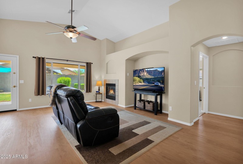 3451 Geronimo - 06Family Room