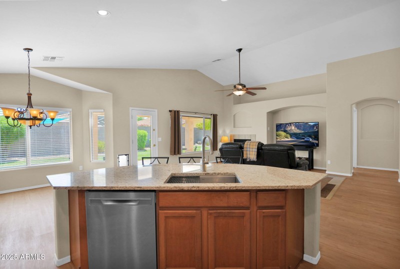 3451 Geronimo - 11Kitchen Island Great R