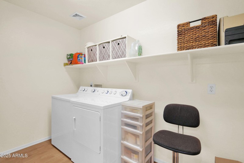3451 Geronimo - 23Laundry