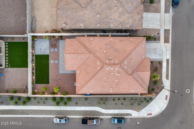 Meticulus landscaing front to back