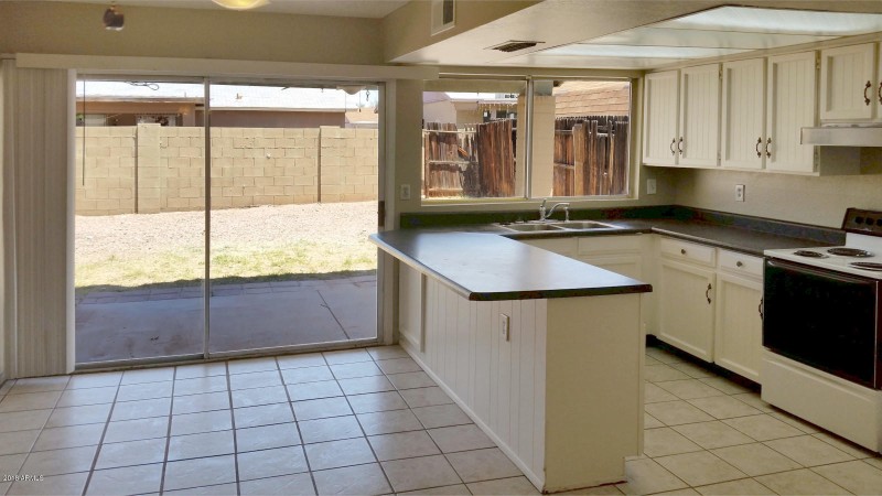KITCHEN AND BREAKFAST ROOM