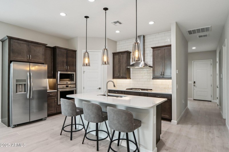 19-web-or-mls-W Lone Cactus Dr-S2008-019