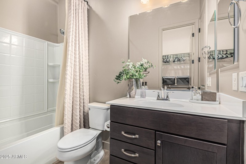 Guest 1 bath