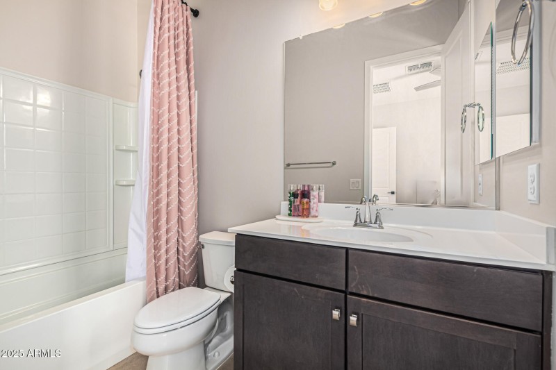 Guest 2 bath