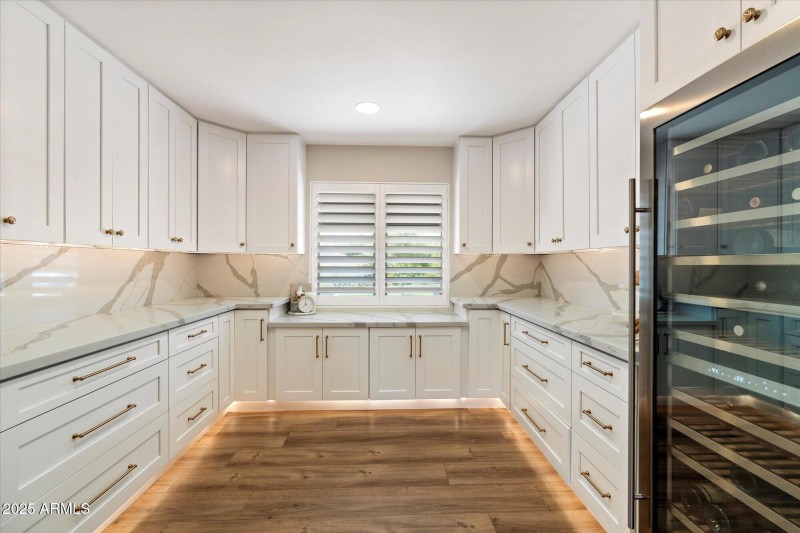 Butler's Pantry w/Wine Fridge