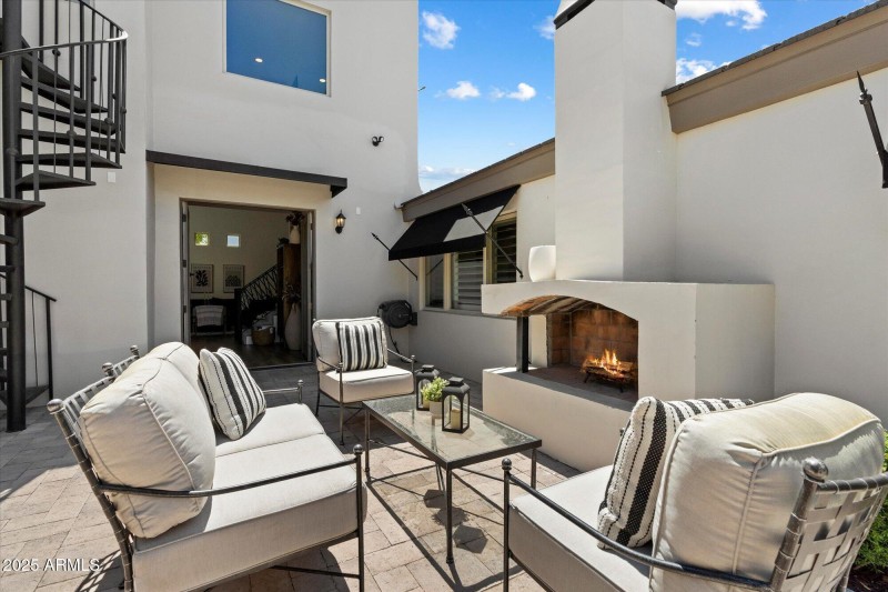 Patio w/Fireplace