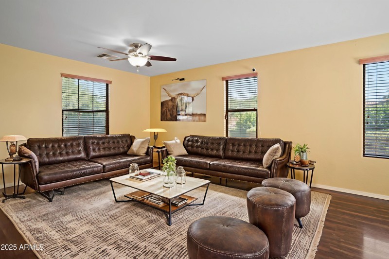 Living-Photo-4 - Living Room - Industria