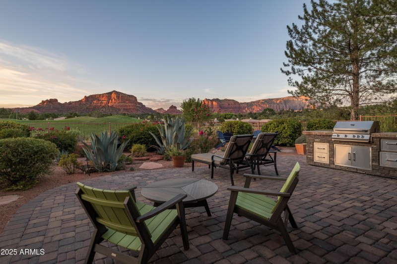 BUILT IN BBQ KITCHEN WITH VIEWS