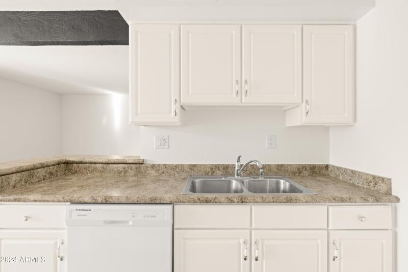 Unit 104 3838 N 32nd Photo Edit QA_10