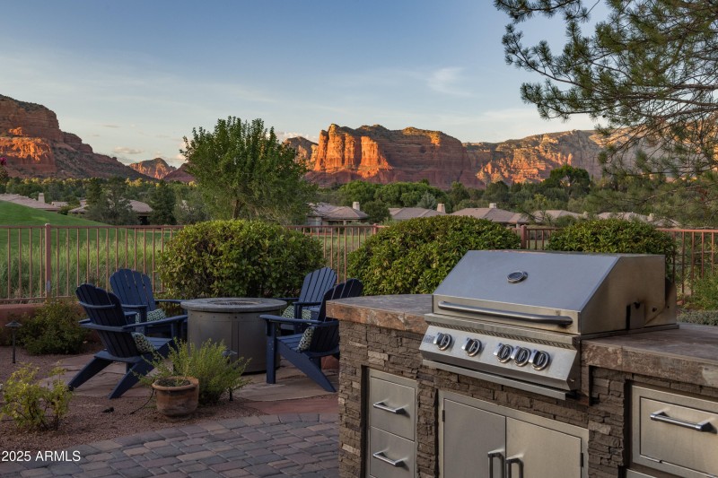 LUXURY BUILT IN BBQ