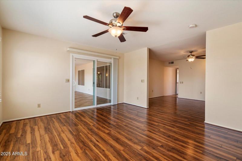 Sitting room with access to AZ room