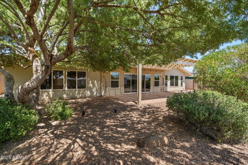 Outdoor patio & air conditioned AZ room