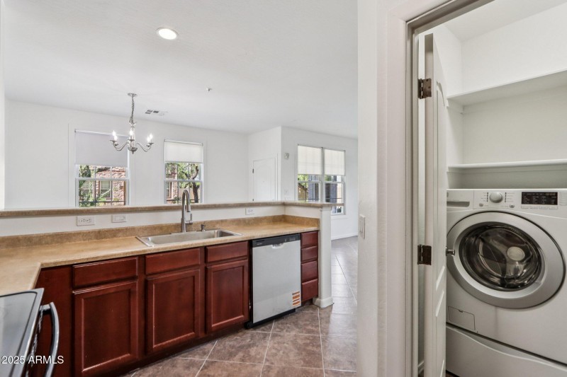 14-web-or-mls-E Waterman St-S2108-012