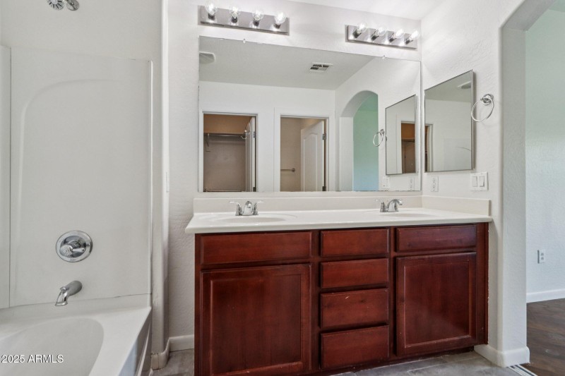 26-web-or-mls-E Waterman St-S2108-022