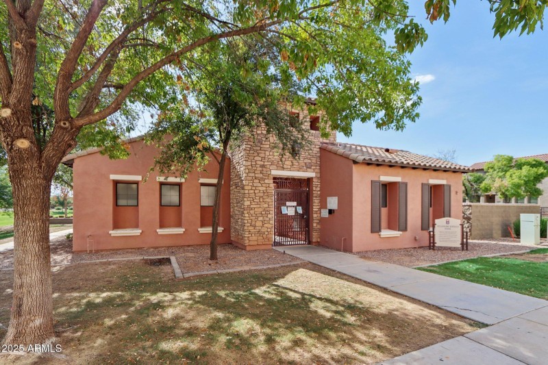 35-web-or-mls-E Waterman St-2108-901
