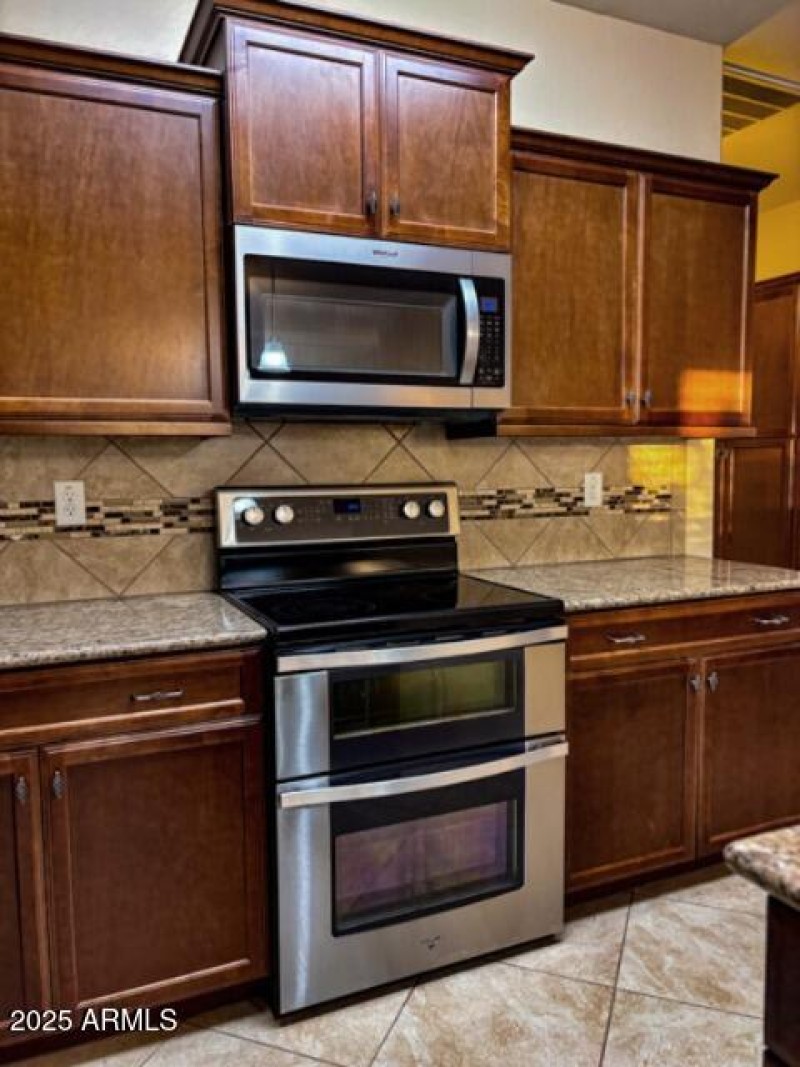 Pic 7 Kitchen 3