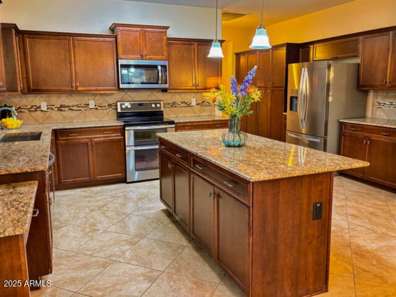 Full Kitchen 1