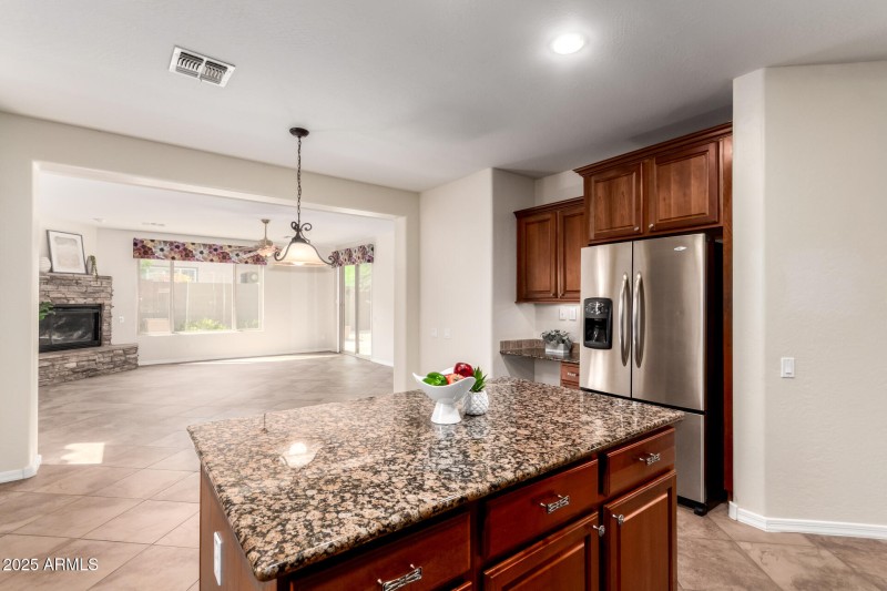 Eat-in Kitchen 2