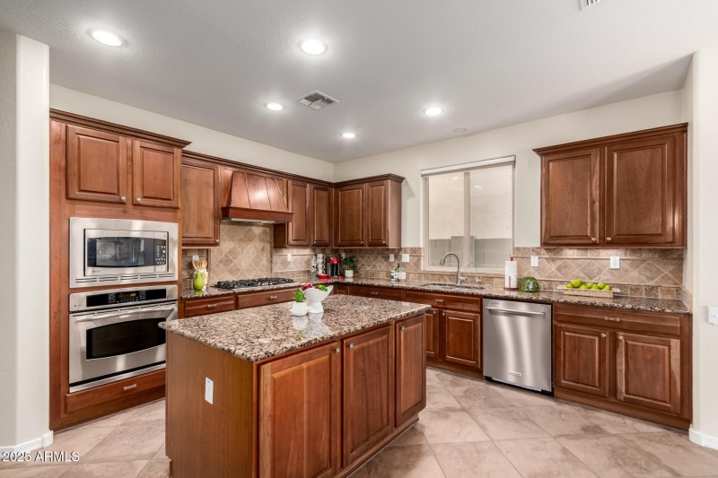 Epicurean Curved Wood Vent Hood