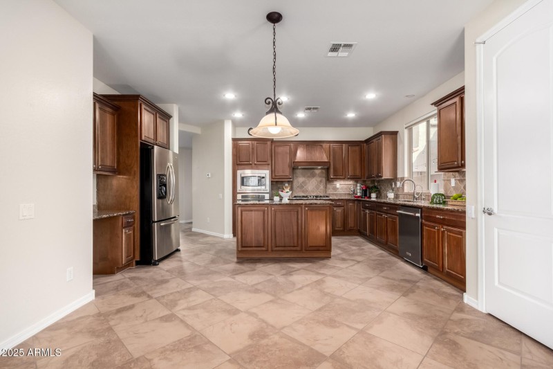 Eat-in Kitchen