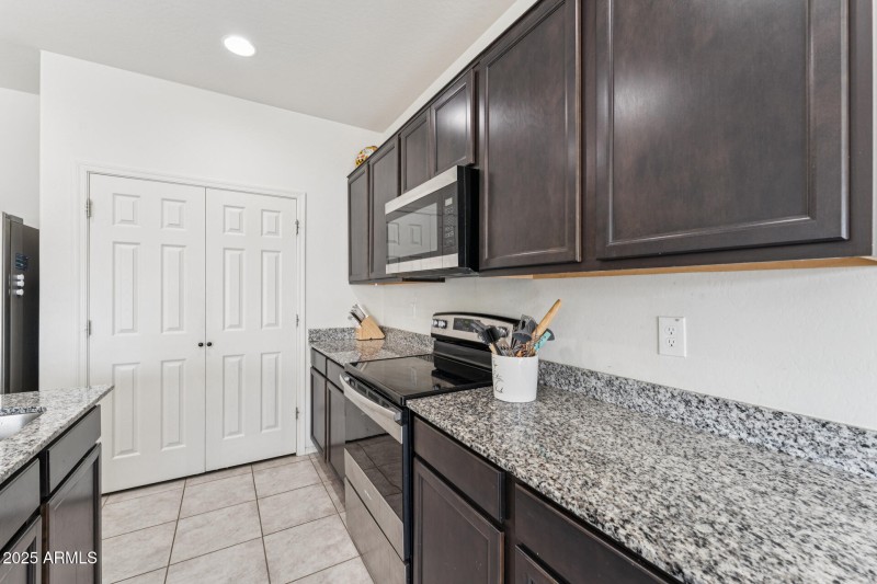 004-kitchen