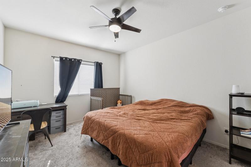 010-primary-bedroom