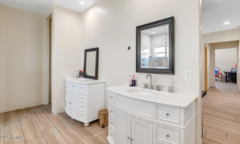 2303 W Marshall Ave-large-012-019-2303 W