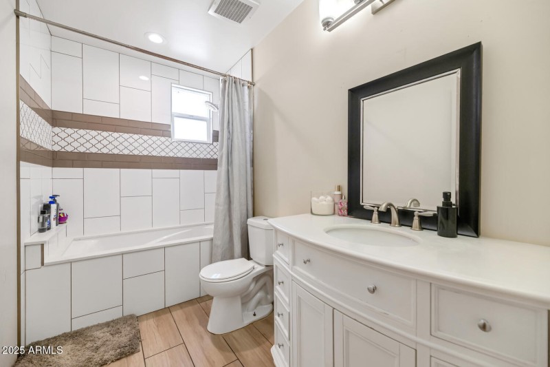 2303 W Marshall Ave-large-016-014-2303 W