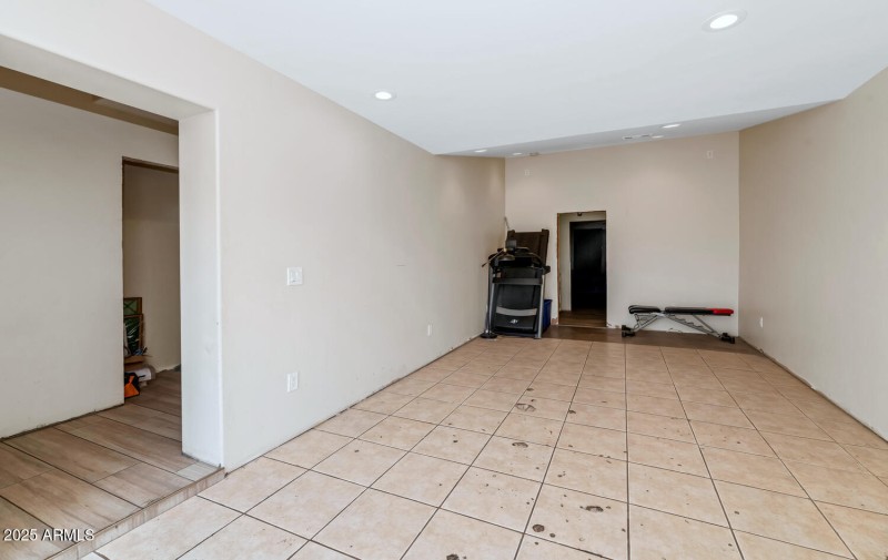 2303 W Marshall Ave-large-022-010-2303 W