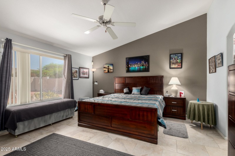 18 Primary Bedroom