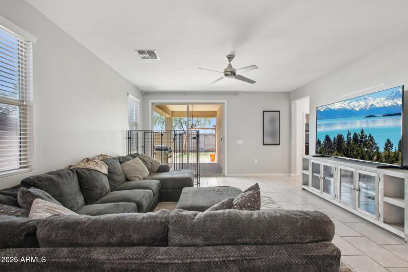 8-web-or-mls-W Tenia Trail-S2108-006