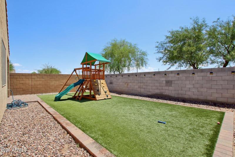 42-web-or-mls-W Tenia Trail-S2108-040