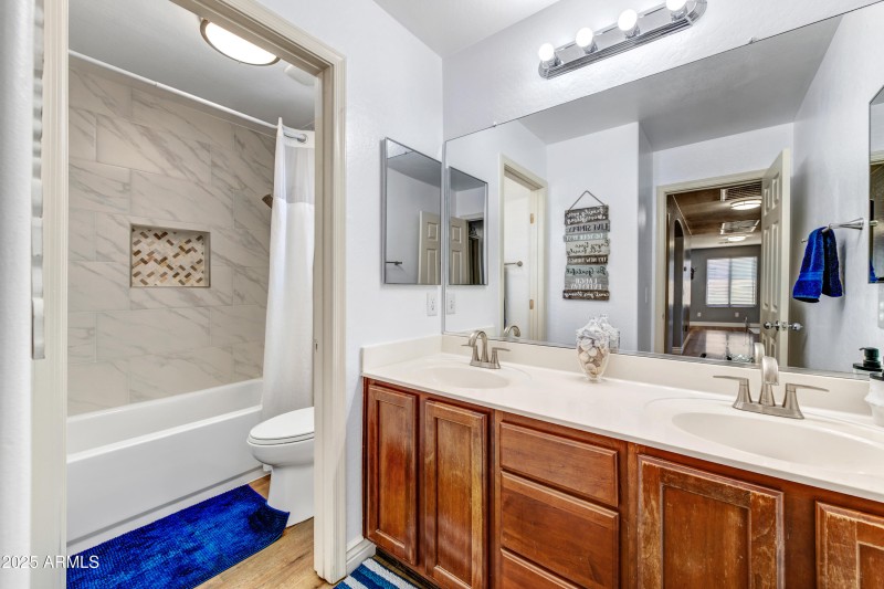 012_Full Bathroom